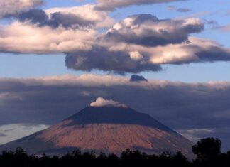 Llaman a pobladores de El Salvador «estar atentos» por explosiones de volcán