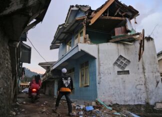 Autoridades locales cifran en 162 los fallecidos en el terremoto de Indonesia