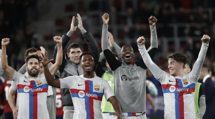 El Barcelona se marcha líder al parón y Piqué se despide expulsado