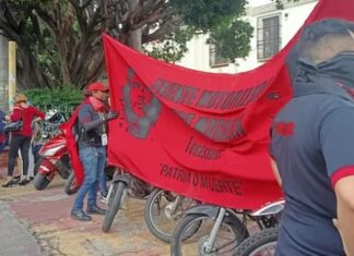 ¡Zafarrancho! Colectivos de Libre irrumpen en centro de Salud Alonso Suazo y se suspenden las atenciones médicas