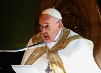 Papa Francisco: Se necesitan jóvenes que cambien el mundo y no esclavos del móvil