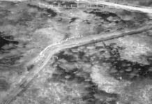 Drones muestran el flujo de migrantes cruzando la frontera hacia Texas