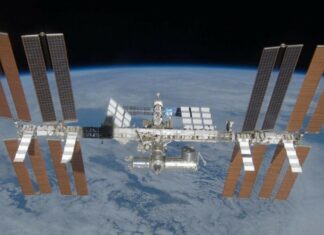 Dos cosmonautas inician la 65ª caminata espacial en el exterior de la EEI