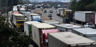 Dirigencia del transporte de carga amenaza con paralización, pues aseguran que el diálogo con las autoridades se estancó