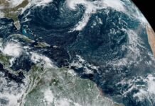 Martin se transforma en huracán en medio del Atlántico y Lisa se fortalece