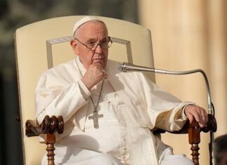 El Papa Francisco descarta la posibilidad de ordenar a mujeres sacerdotes, pero dice que merecen «más lugar»