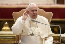 El papa pide a los jóvenes reaccionar ante la tendencia de avalar las guerras