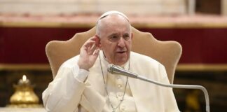 El papa pide a los jóvenes reaccionar ante la tendencia de avalar las guerras