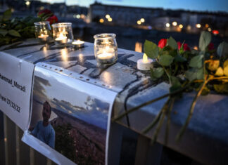 Un iraní se suicida en Francia para protestar contra el régimen de su país
