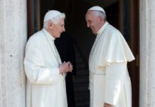 El Papa Francisco expresa su «gratitud» a Benedicto XVI tras su fallecimiento