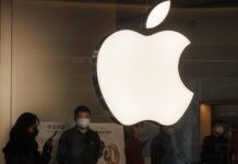 Apple retrasa el lanzamiento de su vehículo eléctrico a 2026, según medios