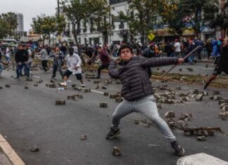 Muere una persona en protestas en el sur de Perú por adelanto de elecciones