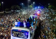 Madrugón multitudinario en Buenos Aires para recibir a la selección argentina