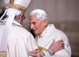 Benedicto XVI está «lúcido» aunque grave, dice el Vaticano