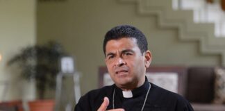 Acusan a dos periodistas colaboradores del obispo nicaragüense Rolando Álvarez