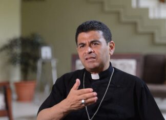 Acusan a dos periodistas colaboradores del obispo nicaragüense Rolando Álvarez