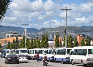Transportistas dan ultimátum al Gobierno para que les paguen lo acordado o los dejen aplicar la tarifa real