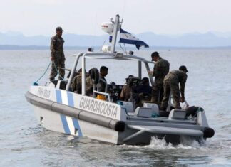 Intensifican búsqueda de un pescador desaparecido en el Caribe de Honduras