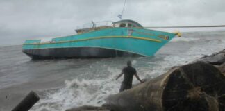 Debido al alto oleaje en Islas de la Bahía, Capitanía de Puerto cancela toda actividad marítima