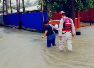 Evacuan a varias familias por inundaciones en Puerto Cortés