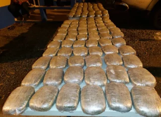 Policía Nacional decomisa 128 paquetes de marihuana en la posta de control en La Ceiba
