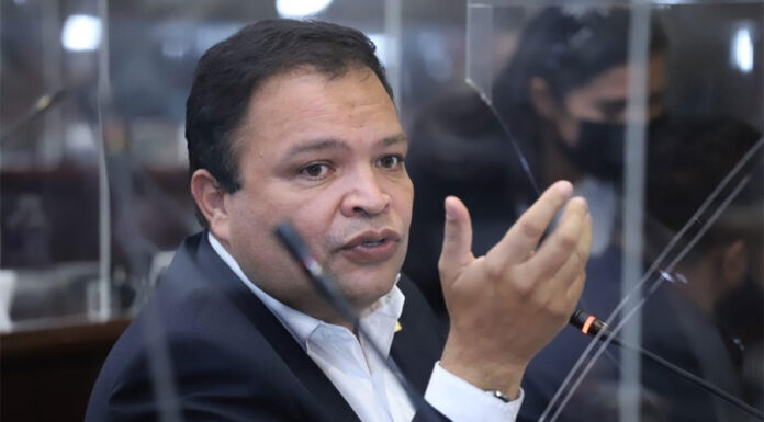 Jari Dixon dice que los diputados nacionalistas y liberales son insaciables para pedir