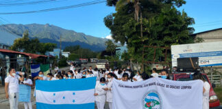 Medicos, enfermeras y técnicos realizan paro a nivel nacional ante falta de pago