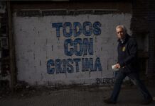 «Si tocan a Cristina nos tocan a todos», el grito del peronismo en Madrid