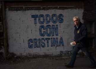 «Si tocan a Cristina nos tocan a todos», el grito del peronismo en Madrid