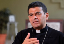 El obispo nicaragüense Rolando Álvarez es acusado de conspiración