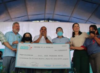 Gobierno entrega fondos de Matrícula Gratis a centros educativos de Cortés