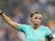 Stephanie Frappart hizo historia al ser la primera mujer en dirigir un partido de fútbol en un mundial