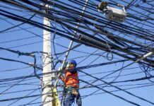 Hombre muere electrocutado en un poste del tendido eléctrico en El Progreso