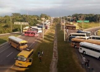 Transportistas podrían ir a paro este martes si el gobierno no les hace efectivo el pago pendiente, dice el dirigente Jorge Lanza