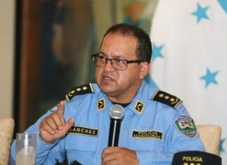 Director de la policía dice que «El estado de excepción no es un toque de queda y no se requerirá un salvoconducto»
