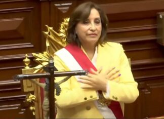 La abogada Dina Boluarte jura como primera presidenta de la historia de Perú