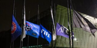 Banderas a media asta en la sede de la FIFA en recuerdo a Pelé