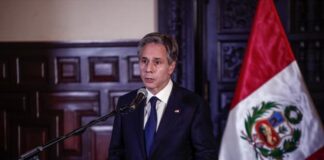 EE. UU. tacha a Castillo de expresidente y pide defender la democracia peruana