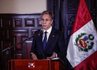 EE. UU. tacha a Castillo de expresidente y pide defender la democracia peruana