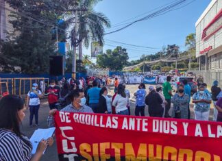 Personal sanitario y Centrales Obreras realizan tomas en el centro de Tegucigalpa