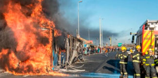 Al menos 8 muertos y unos 50 heridos tras explotar un camión en Sudáfrica