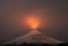 Volcán Villarrica mantiene alerta de autoridades y vecinos en sur de Chile