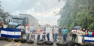 Nuevamente propietarios de negocios del Lago de Yojoa se toman la CA-5