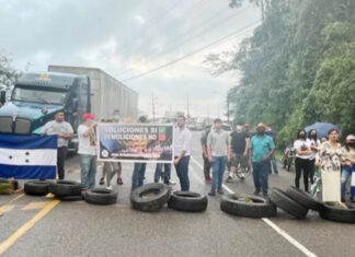 Nuevamente propietarios de negocios del Lago de Yojoa se toman la CA-5