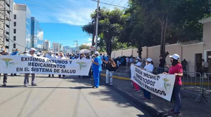 El CMH denuncia que el personal de salud termina el 2022 sin pago y con escasez de medicamentos