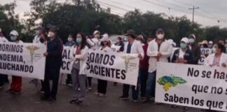 Personal de Salud realizan protesta en el bulevar del Sur en San Pedro Sula