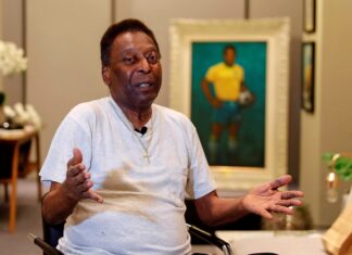 Pelé dice que está fuerte y siguiendo su tratamiento contra el cáncer