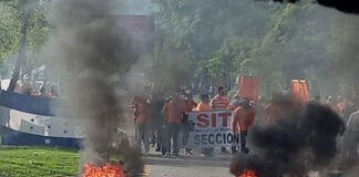 Nuevamente empleados de Hondutel en SPS protestan exigiendo pagos atrasados de salario