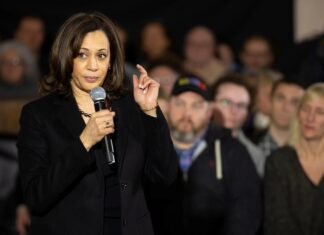 La casa de Kamala Harris vuelve a ser escenario de la llegada de migrantes