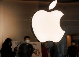 Apple retrasa el lanzamiento de su vehículo eléctrico a 2026, según medios